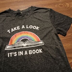 READING RAINBOW T-SHIRT - Medium // Retro TV book kids show learning tee shirt